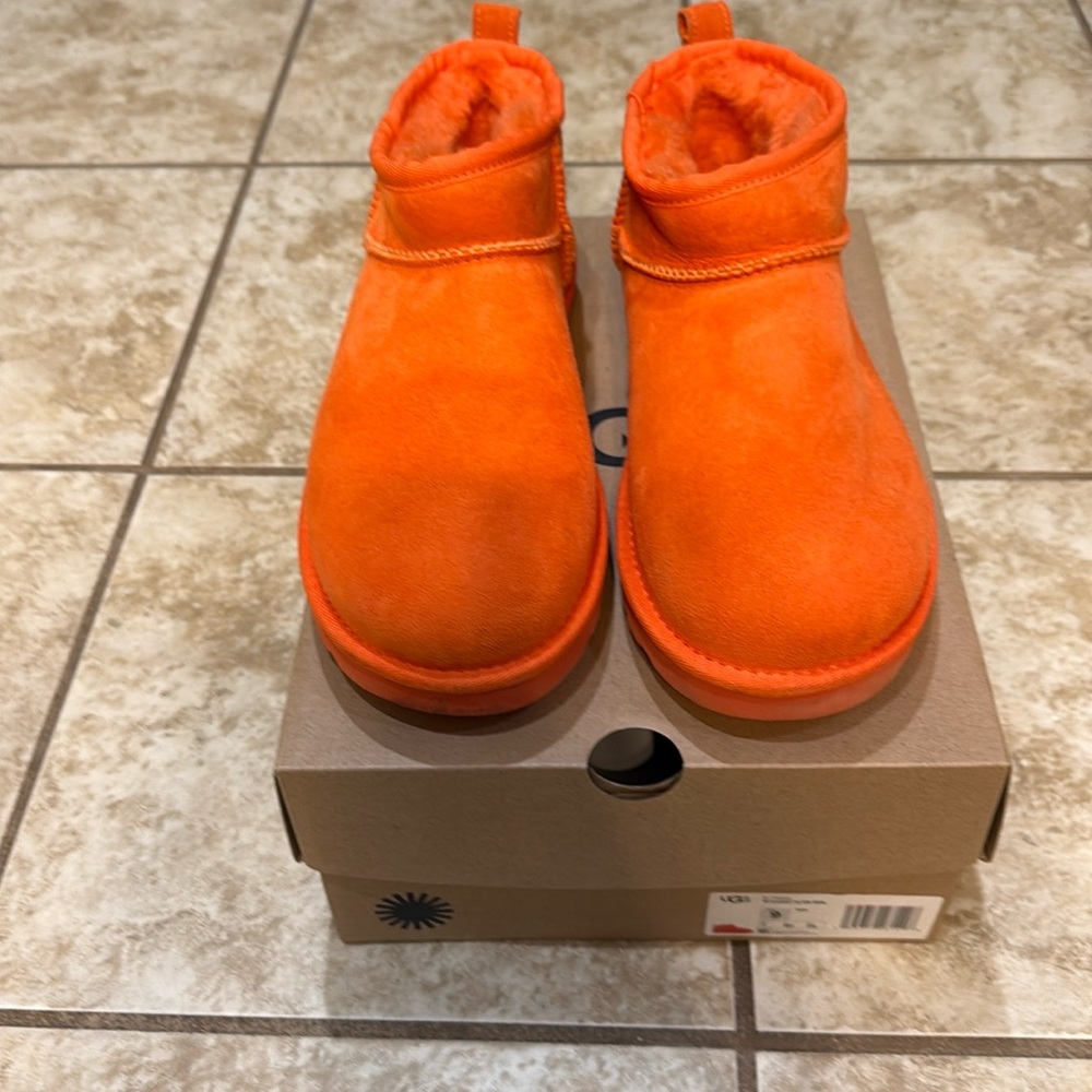 Women’s Uggs, size 9